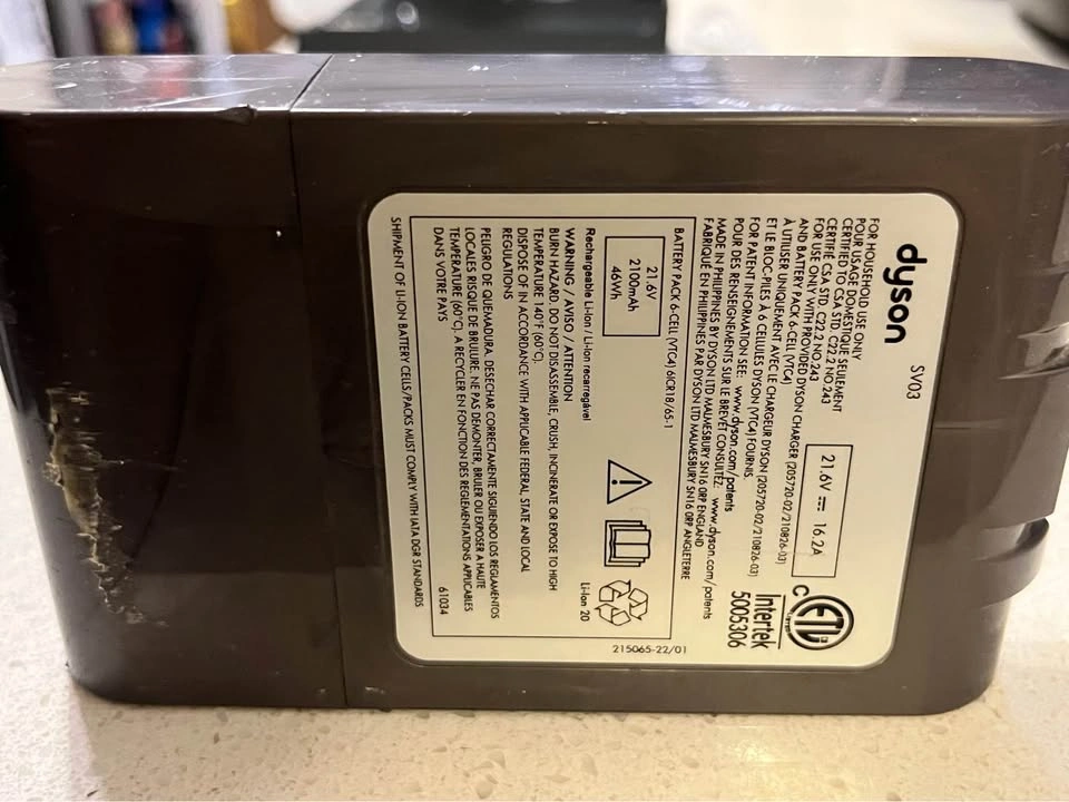 OEM Dyson V6 / SV03 Battery - For Parts - photo 2