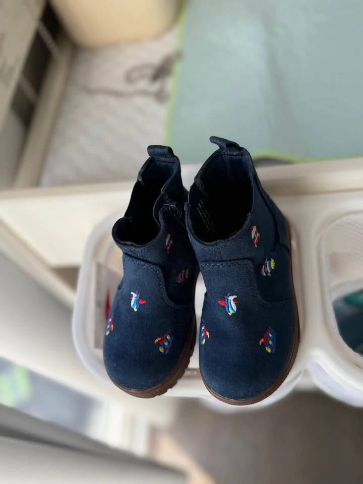 Toddler boy boots Gap - photo 2