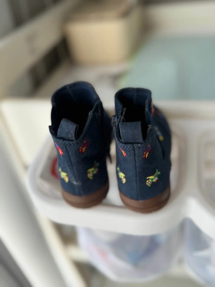 Toddler boy boots Gap - photo 3