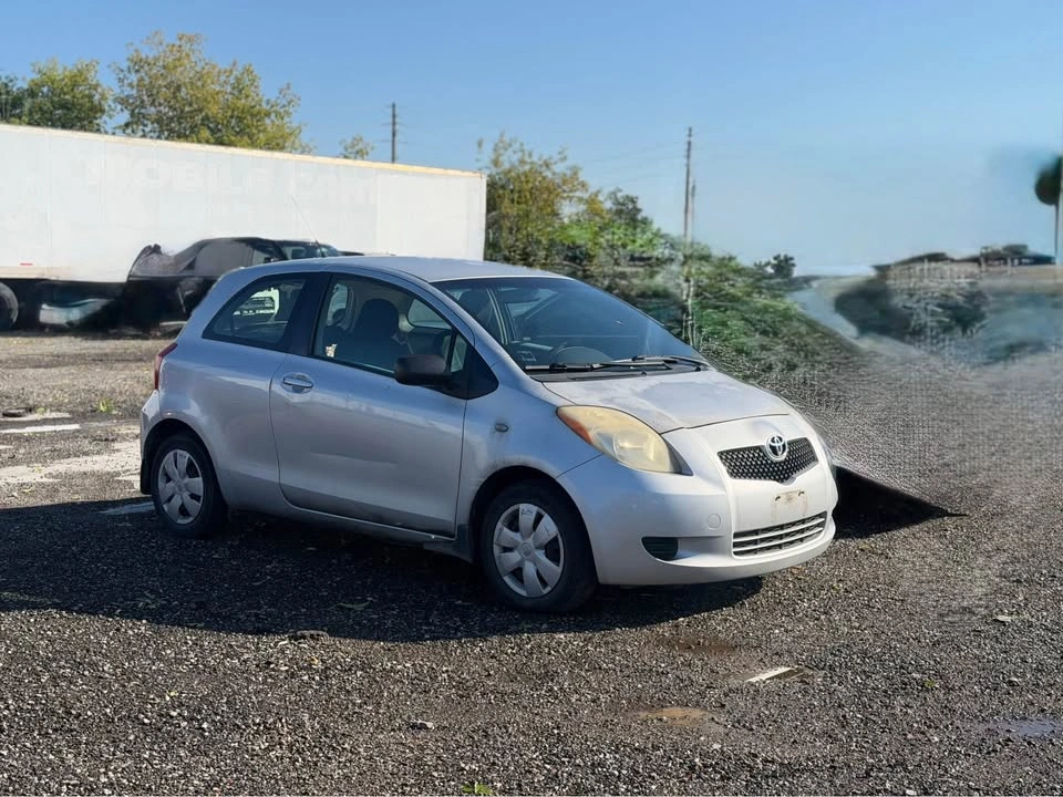 2007 Toyota Yaris Hatchback - photo 2