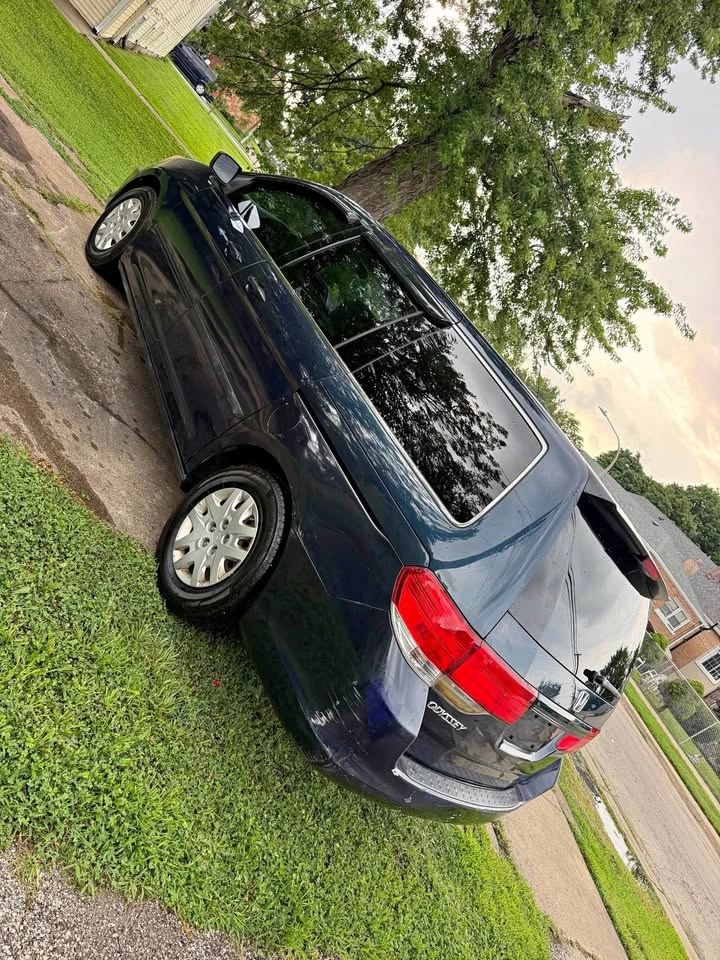 2010 Honda Odyssey LX Minivan 4D