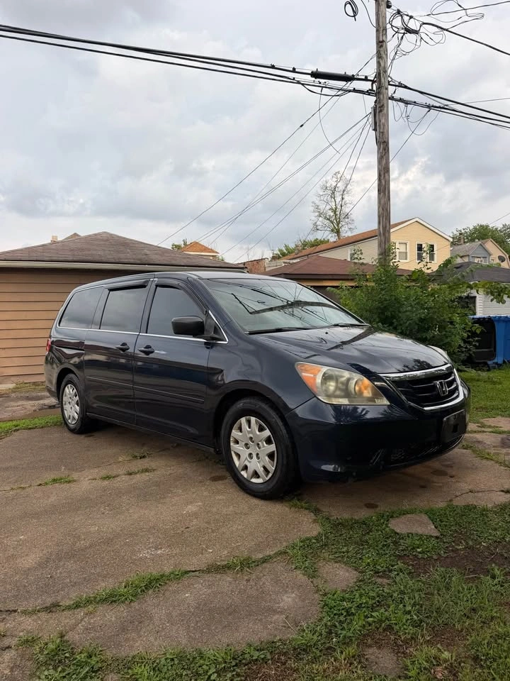 2010 Honda Odyssey LX Minivan 4D - photo 2