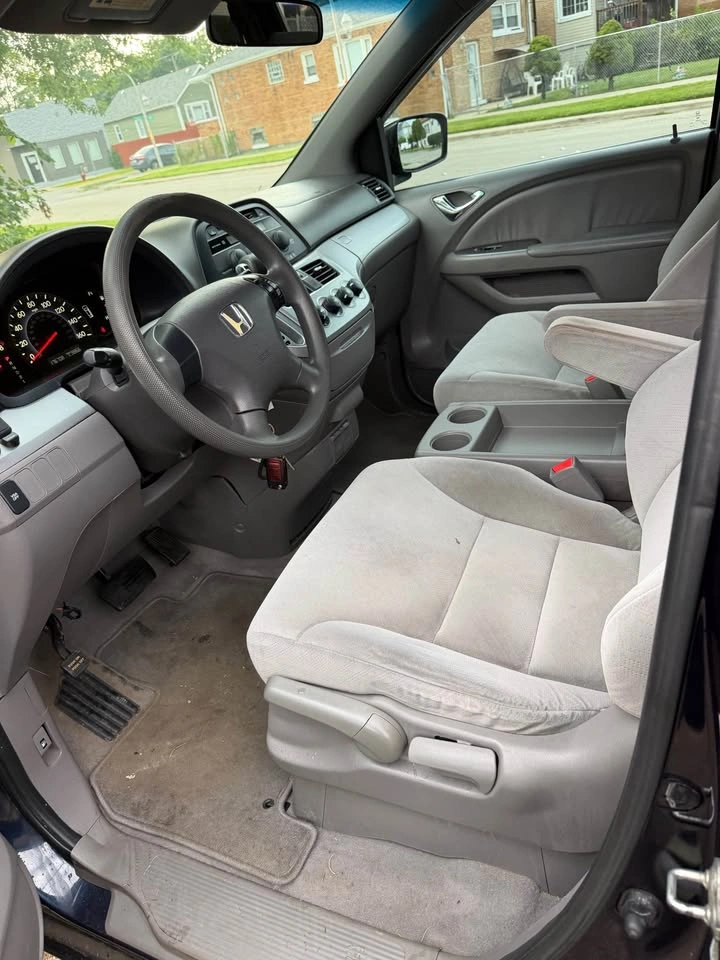 2010 Honda Odyssey LX Minivan 4D - photo 5