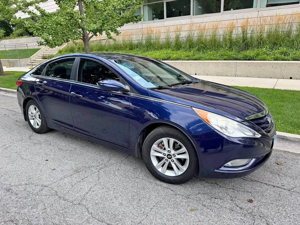 2013 Hyundai Sonata GLS Sedan 4D