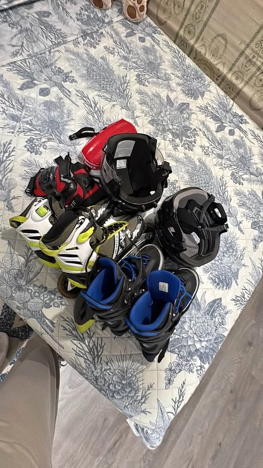 Ice Hockey Gear - Skates, Knee Pads & Helmets