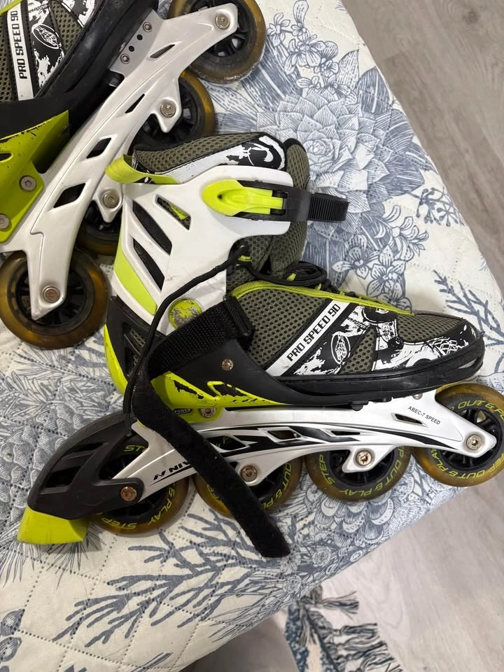 Ice Hockey Gear - Skates, Knee Pads & Helmets - photo 5