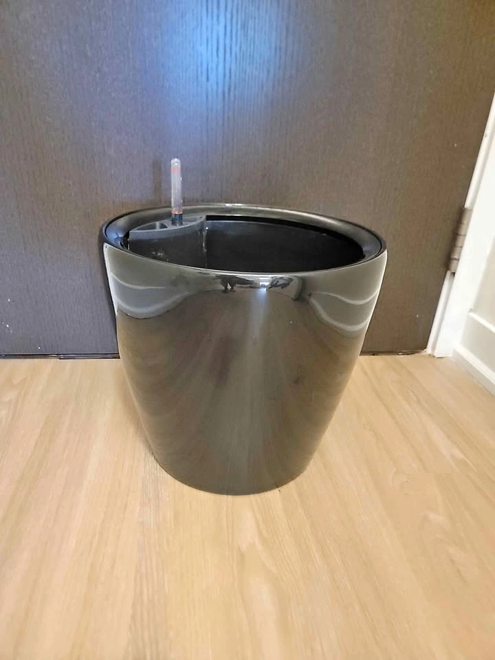 Lechuza CLASSICO Premium LS 35 Black high-gloss planter