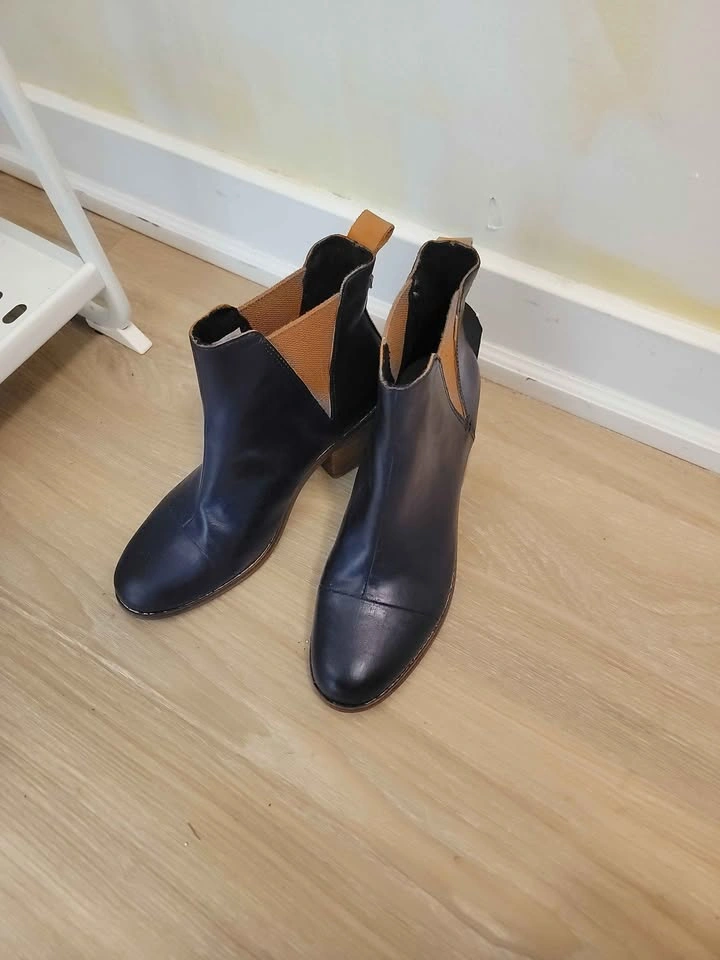 NWT Custom Navy Leather Toms Esme Boots - photo 2