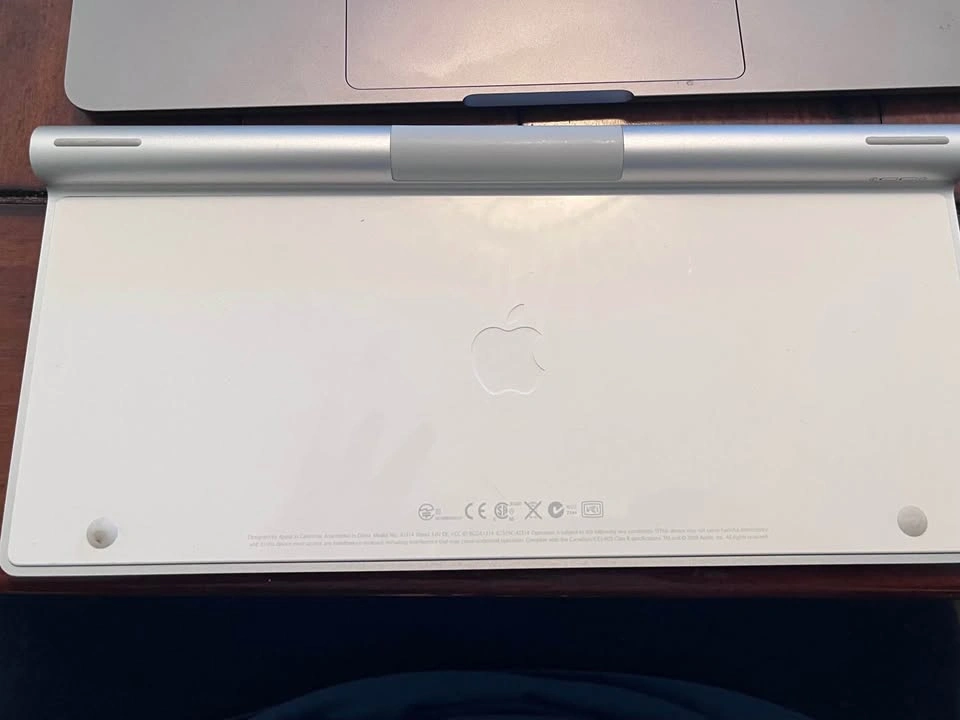 Apple Wireless A1314 Bluetooth keyboard - tested & working - photo 2