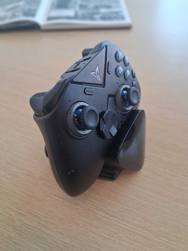 FLYDIDI Vader 4 Pro Controller - photo 3