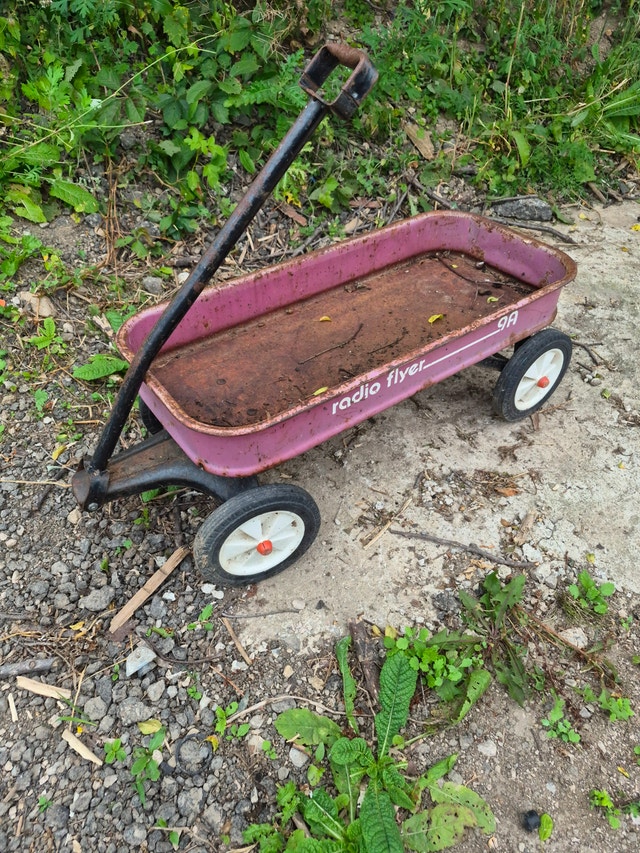 Vintage Radio Flyer wagon 9A original condition