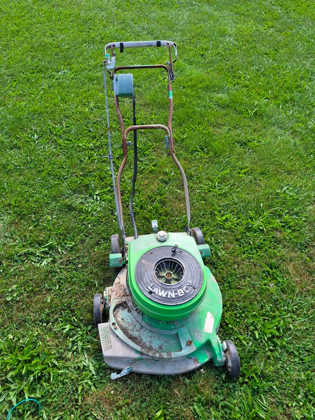 2 stroke GAS lawnboy lawnmower Green 8291 vintage rare