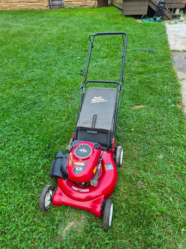 Gas lawnmower 6.75 HP Craftsman RED 21'' grass cutter & BAG