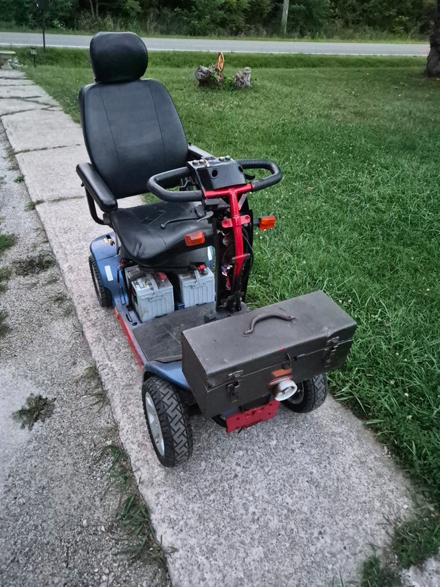BLUE Pride Pursuit Mobility Scooter 24V - Parts or Repair
