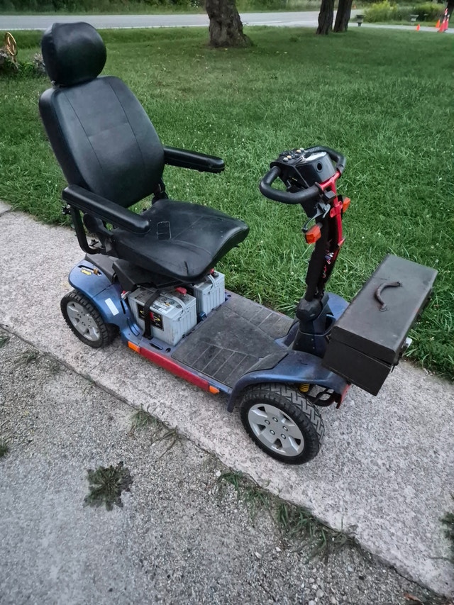 BLUE Pride Pursuit Mobility Scooter 24V - Parts or Repair - photo 2
