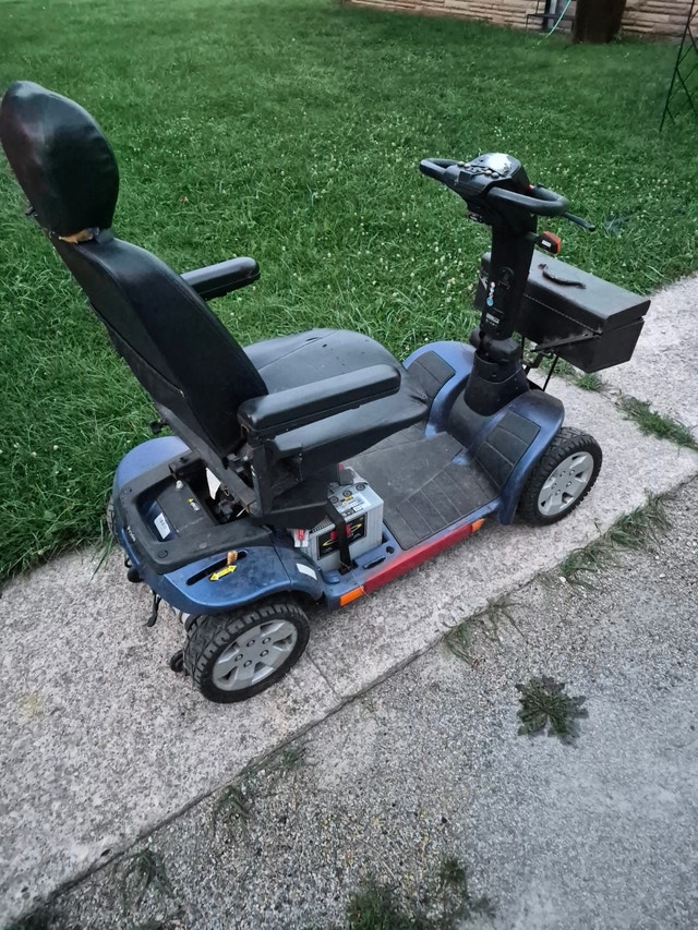 BLUE Pride Pursuit Mobility Scooter 24V - Parts or Repair - photo 3