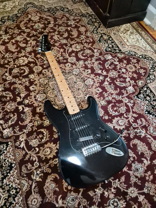 1982 HONDO electric guitar Deluxe series 760 Black - photo 4