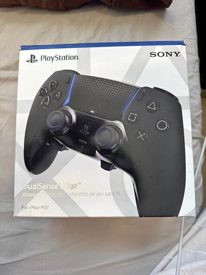 Ps5 DualSense Edge controller New with protection box