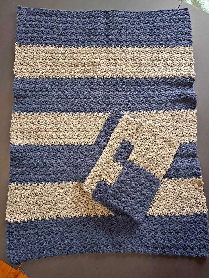 Handmade crochet dish mat with 4 dish clothes