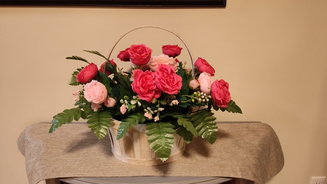 Silk flower peonies in white basket - photo 2