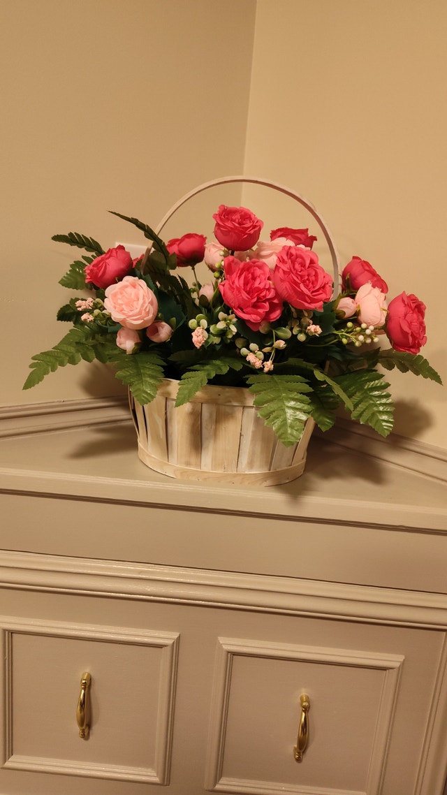 Silk flower peonies in white basket - photo 3