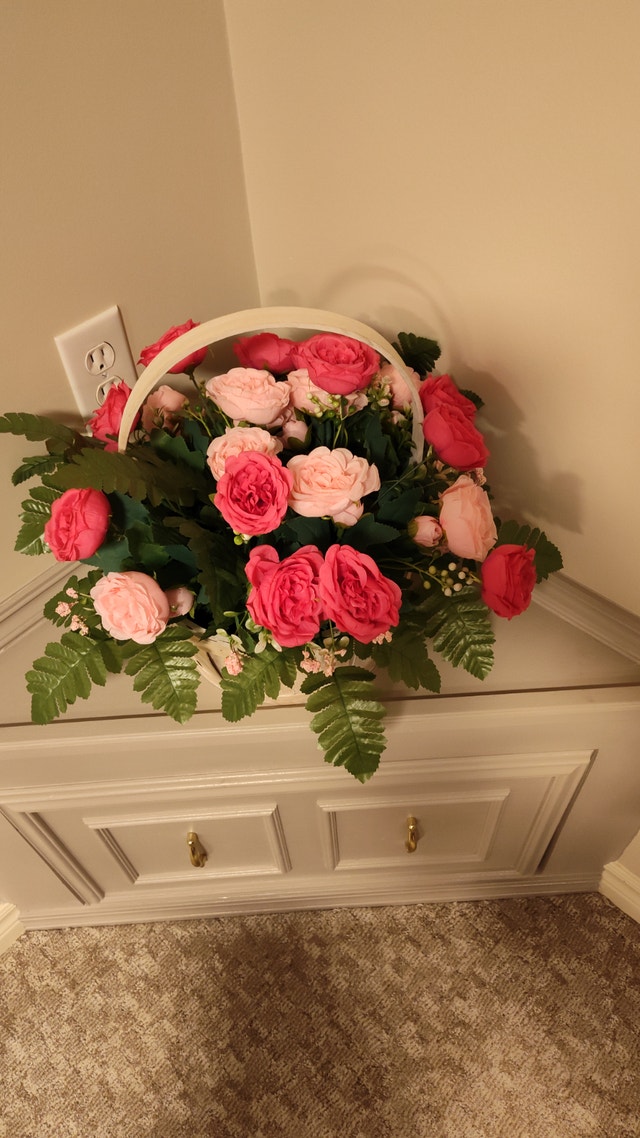 Silk flower peonies in white basket - photo 4