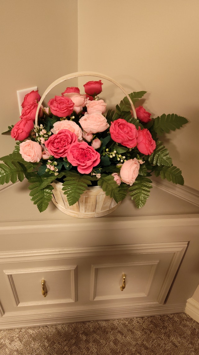 Silk flower peonies in white basket - photo 5