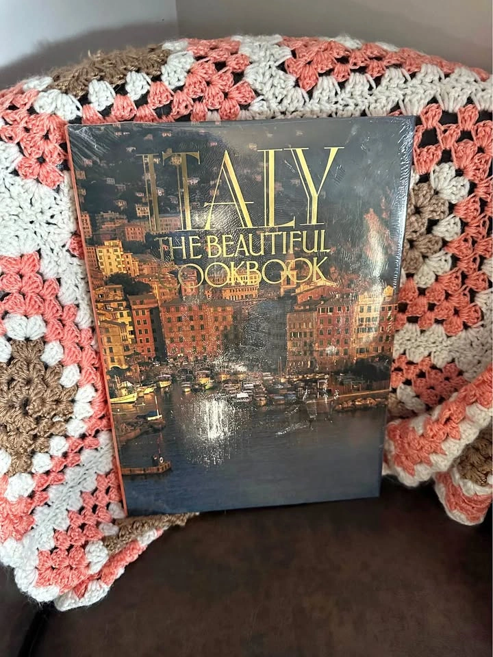 Italy The Beautiful Cookbook - Lorenza De Medici (NEW)