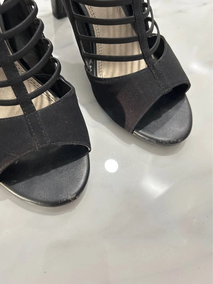 Naturalizer Black Strappy Heels Size 7 - photo 4