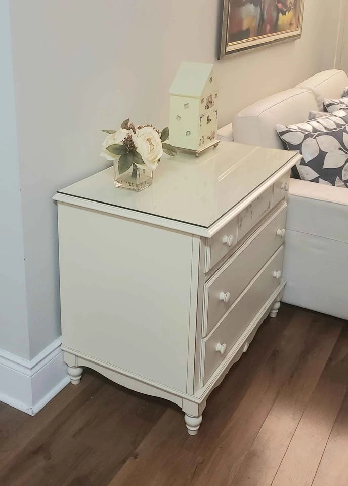 French Style Solidwood Dresser with matching Mirror - photo 4