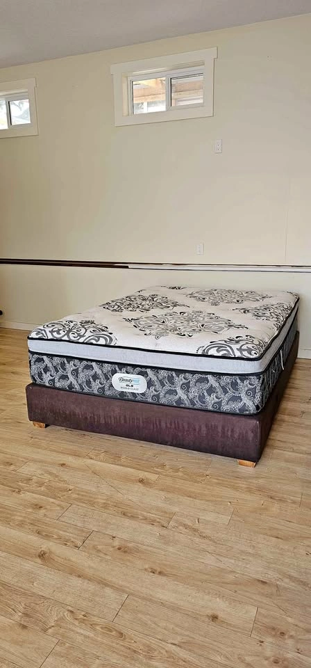 Like New Beautyrest GL5 Queen Mattress Spare Room Bed