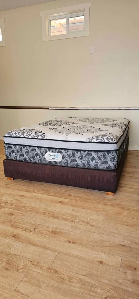 Like New Beautyrest GL5 Queen Mattress Spare Room Bed - photo 4