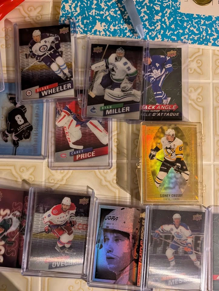 Random lot of Tim Hortons hockey cards - photo 2