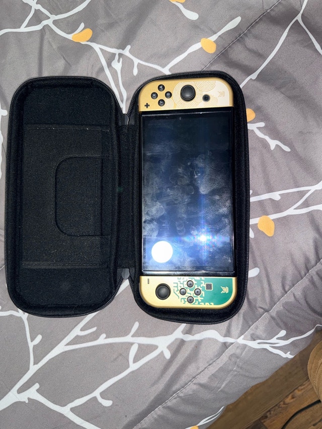 Nintendo Switch - photo 2