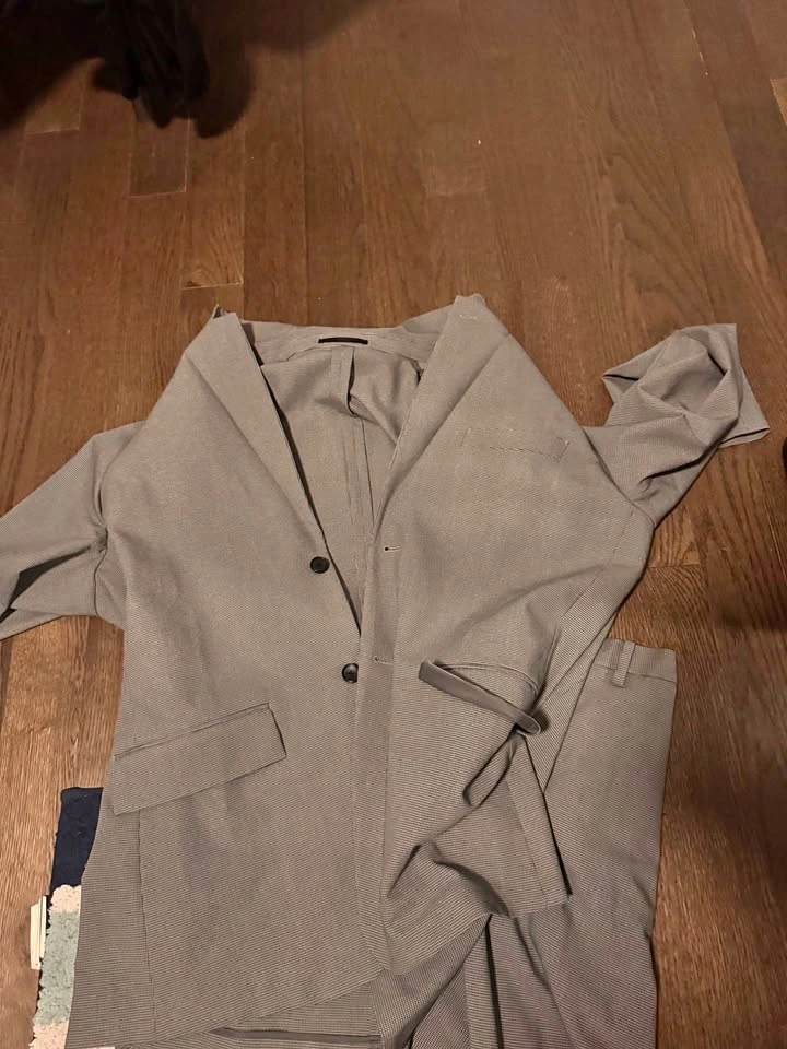 Men’s Uniqlo Grey Pattern Suit Jacket Size L