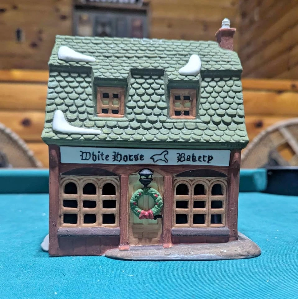 Department 56 - Dickens' Village Series - White Horse Bakery