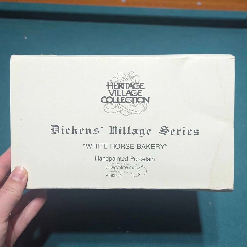 Department 56 - Dickens' Village Series - White Horse Bakery - photo 3