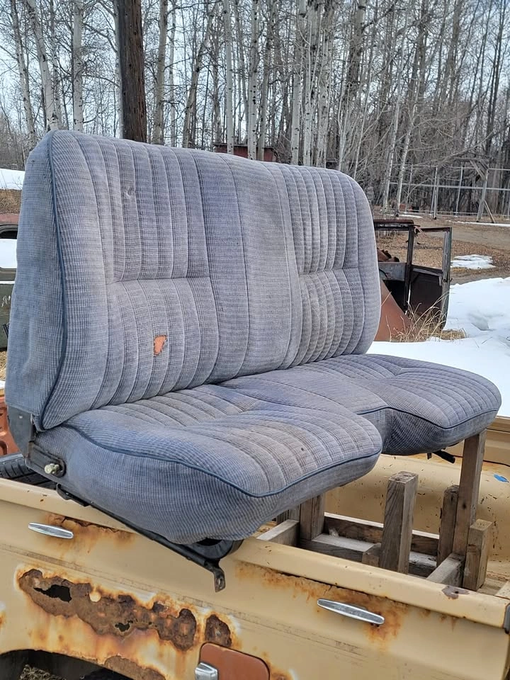 Nissan 720 Bench Seat