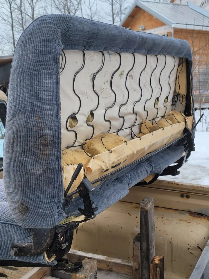 Nissan 720 Bench Seat - photo 2
