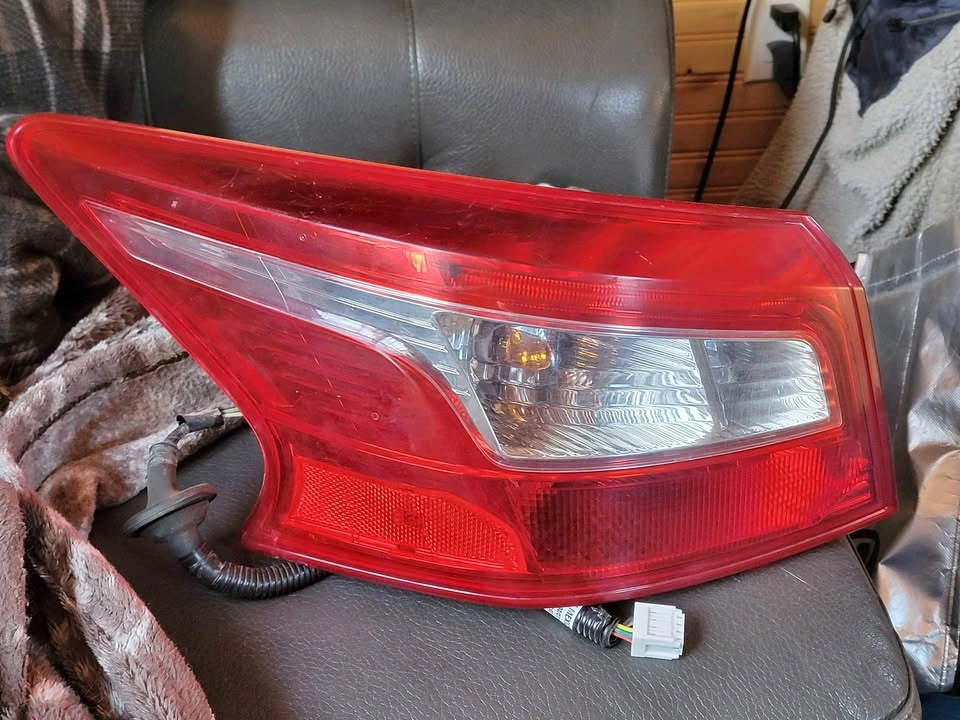 Left side taillight for 2016-2019 Nissan Sentra