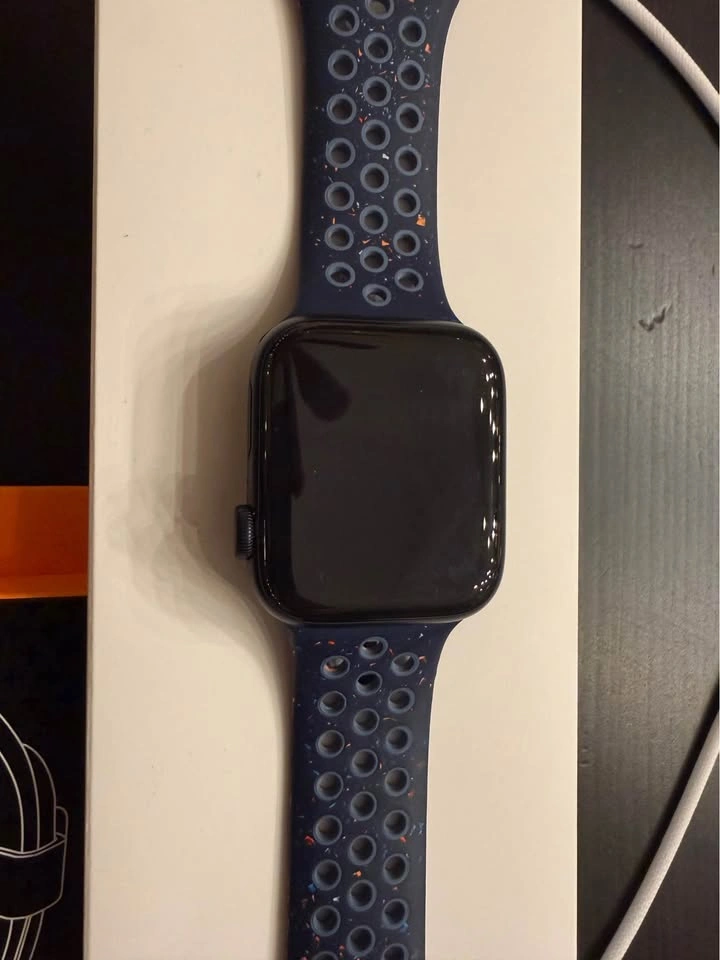 Apple Watch SE 3 (44mm) - 100% Battery Health + Extras - photo 2