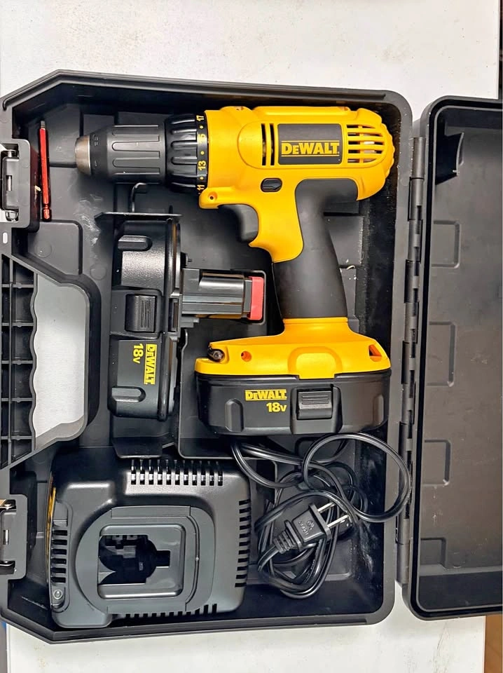 DeWalt 18V Cordless Drill Kit – 2 Batteries, Charger & Case