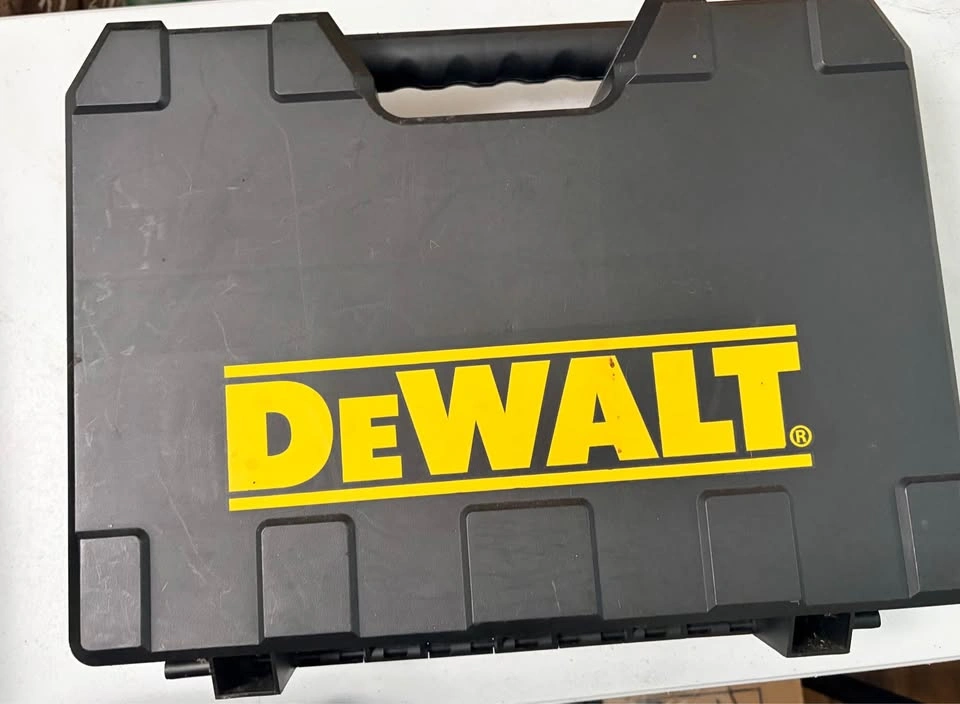 DeWalt 18V Cordless Drill Kit – 2 Batteries, Charger & Case - photo 2