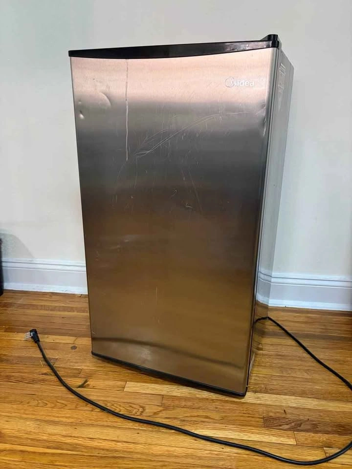 Midea 3.3 Cu.ft Compact Mini Fridge with Internal Light - photo 2
