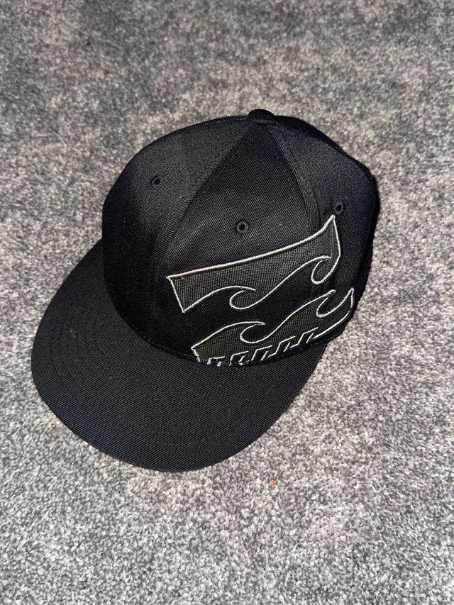 black billabong hat size Medium