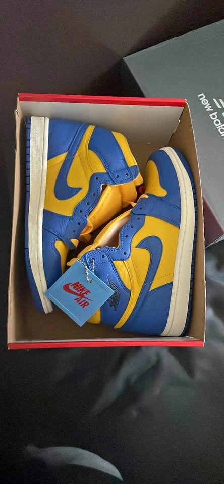 Nike WMNS Air Jordan 1 Retro High OG Varsity Maize/Game Royal
