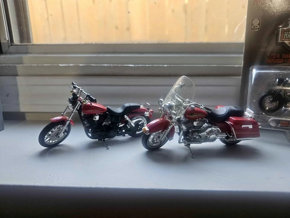 Maisto Harley-Davidson 1:24 Die-Cast Replica Motorcycles - Serie
