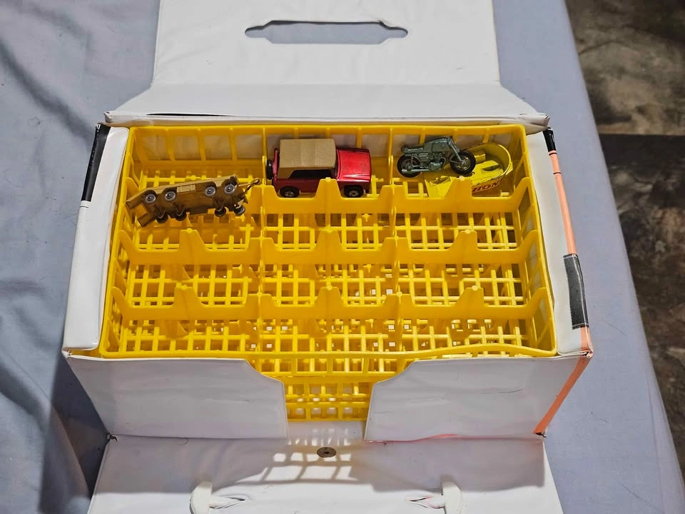 Vintage Matchbox Carry Case Vehicle Carrier - photo 3