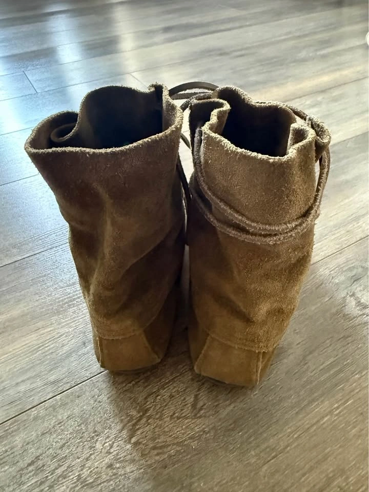 US 7 Minnetonka Maje Suede Moccasin Boots - photo 3