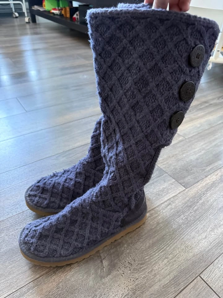 Size US8 Authentic UGG Purple Knit Button-Up Women's Boots - photo 2